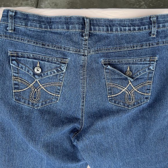 Gently used Cato Premium women's riveted 5-pocket stretchable jeans Size 16WP - Picture 6 of 8